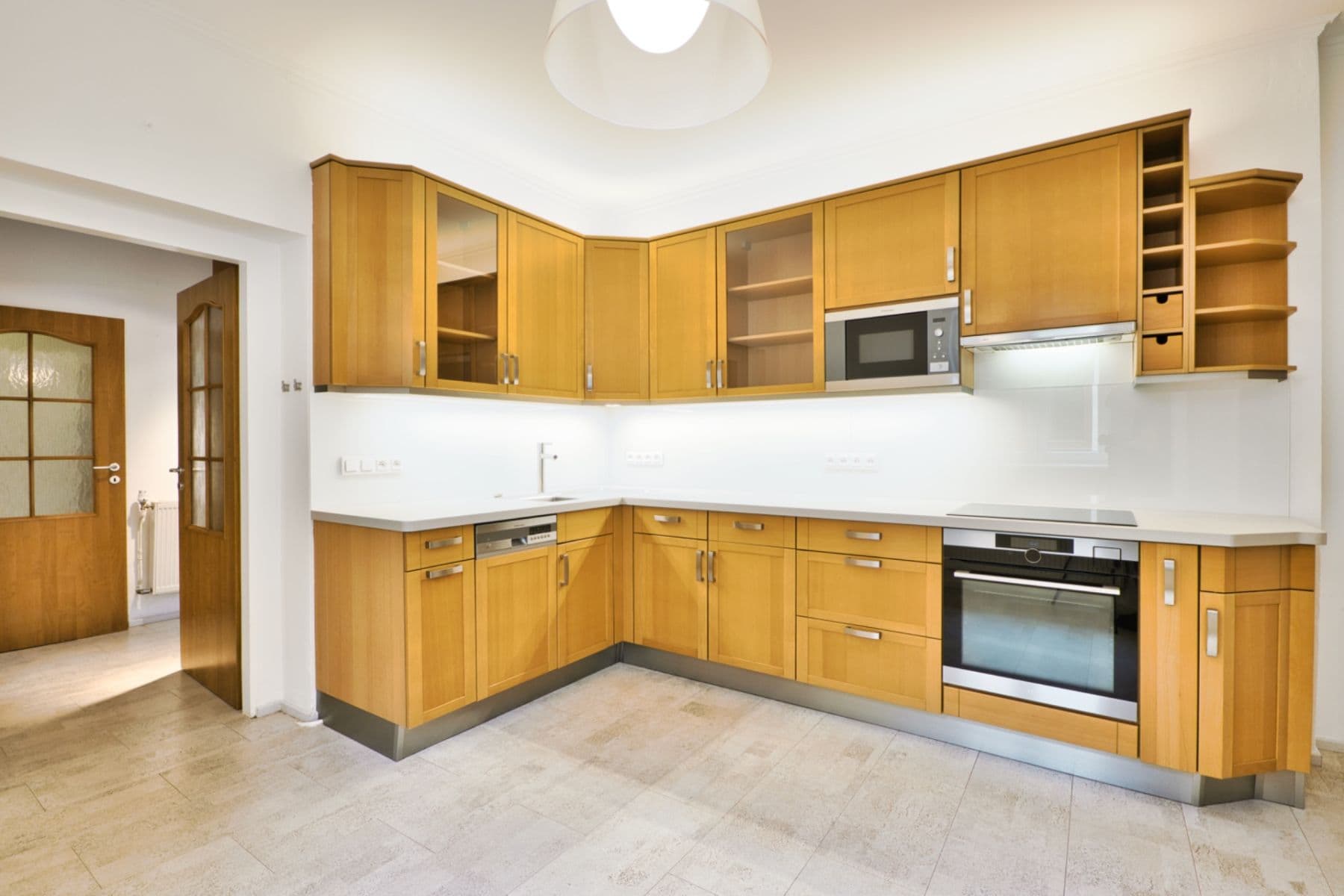 Prenájom domu 400 m², pozemek 600 m², Plzeňská, Praha, Praha Prenájom domu 400 m², pozemek 600 m², Plzeňská, Praha, Praha