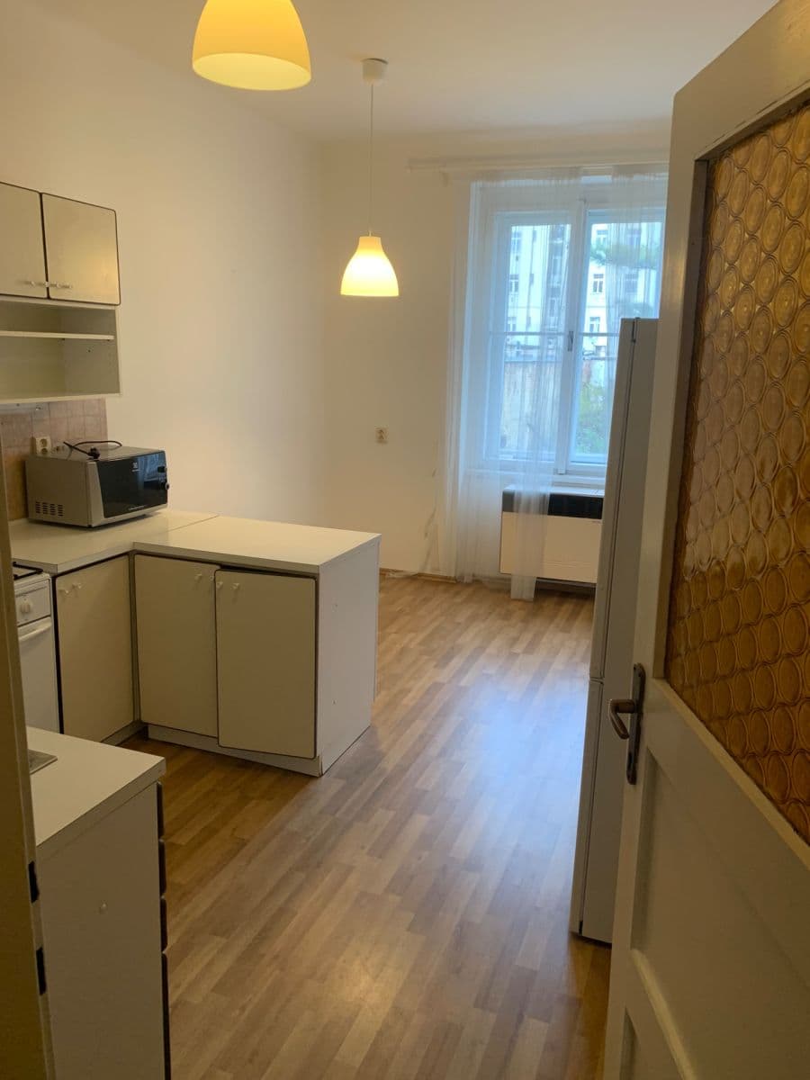 Prenájom bytu 1-izbový 50 m², Rooseveltova, Praha, Praha Prenájom bytu 1-izbový 50 m², Rooseveltova, Praha, Praha