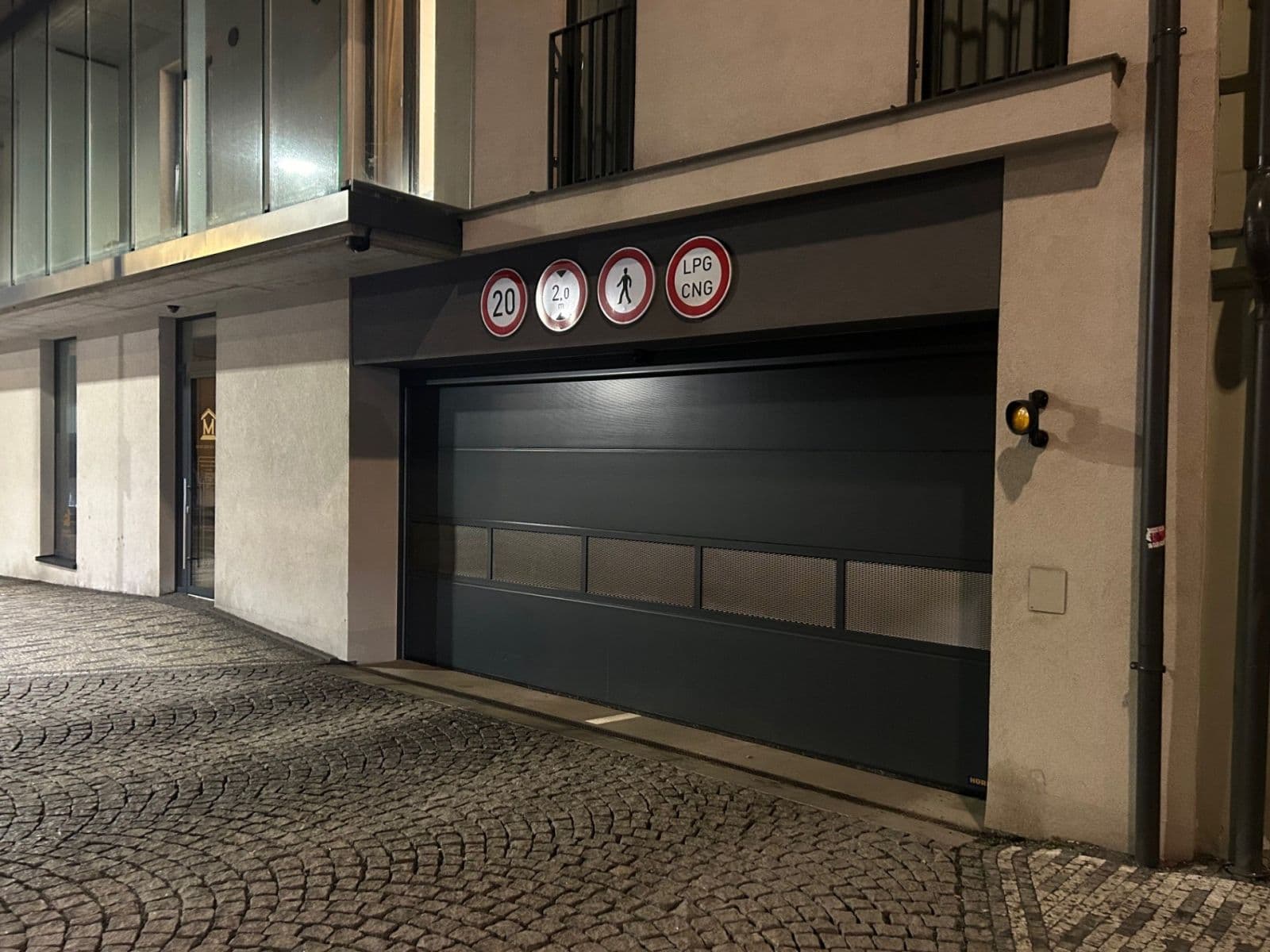 Prenájom garáže 13 m², Hartigova, Praha, Praha Prenájom garáže 13 m², Hartigova, Praha, Praha