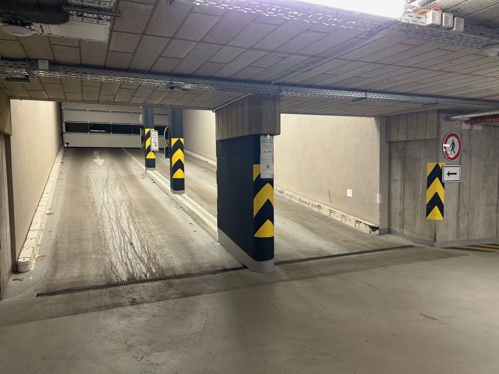 Prenájom garáže 13 m², Hartigova, Praha, Praha Prenájom garáže 13 m², Hartigova, Praha, Praha