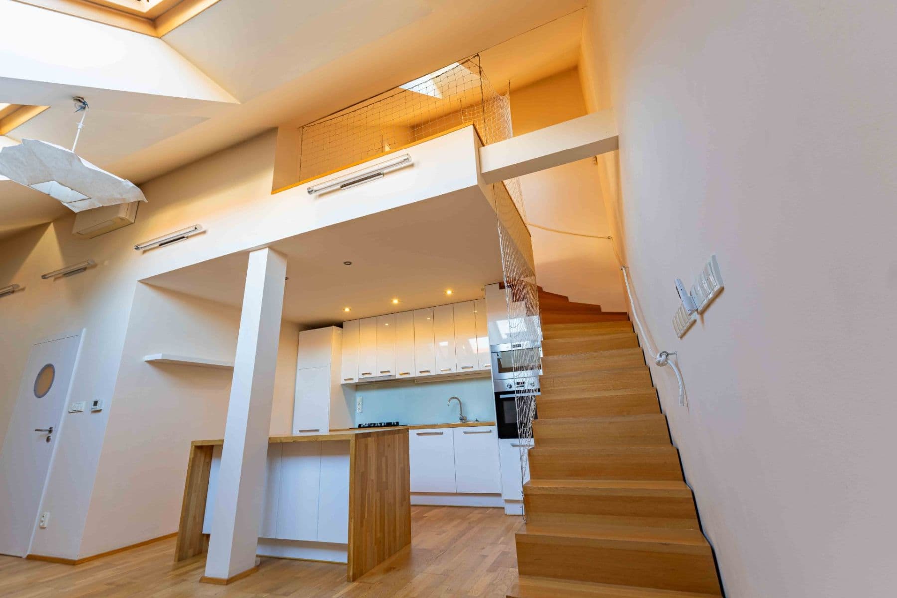 Prenájom bytu 3-izbový 85 m², Čechova, Praha, Praha Prenájom bytu 3-izbový 85 m², Čechova, Praha, Praha