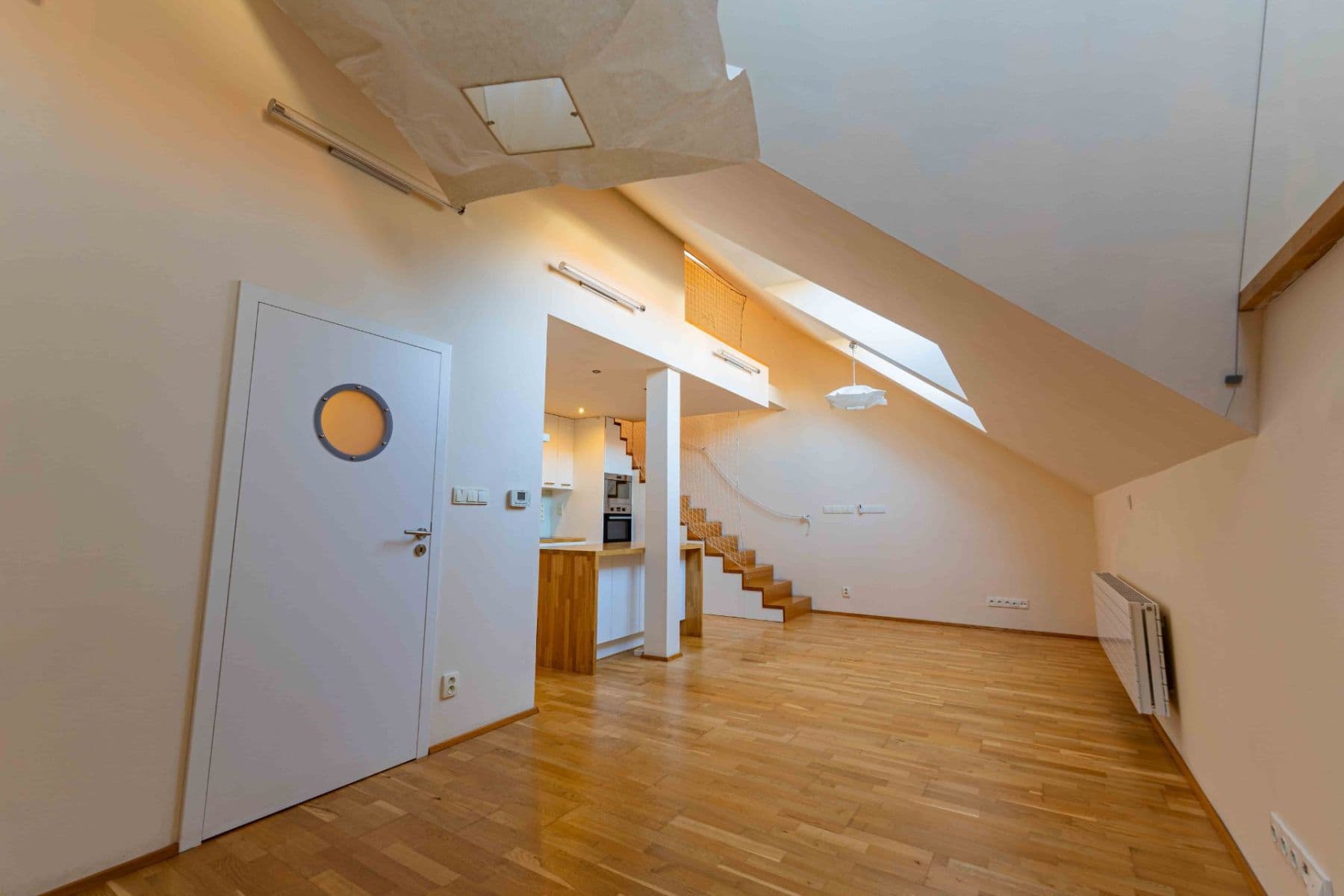 Prenájom bytu 3-izbový 85 m², Čechova, Praha, Praha Prenájom bytu 3-izbový 85 m², Čechova, Praha, Praha