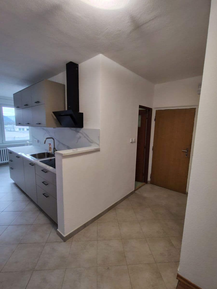 Prenájom bytu 3-izbový 62 m², Vyšné fabriky, Liptovský Hrádok, Žilinský kraj Prenájom bytu 3-izbový 62 m², Vyšné fabriky, Liptovský Hrádok, Žilinský kraj