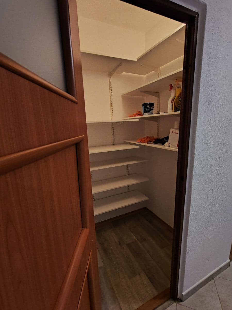 Prenájom bytu 3-izbový 62 m², Vyšné fabriky, Liptovský Hrádok, Žilinský kraj Prenájom bytu 3-izbový 62 m², Vyšné fabriky, Liptovský Hrádok, Žilinský kraj