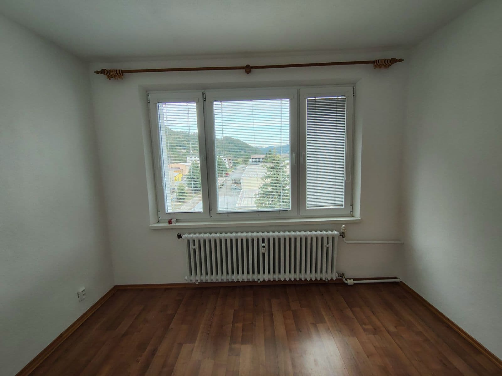 Prenájom bytu 3-izbový 62 m², Vyšné fabriky, Liptovský Hrádok, Žilinský kraj Prenájom bytu 3-izbový 62 m², Vyšné fabriky, Liptovský Hrádok, Žilinský kraj