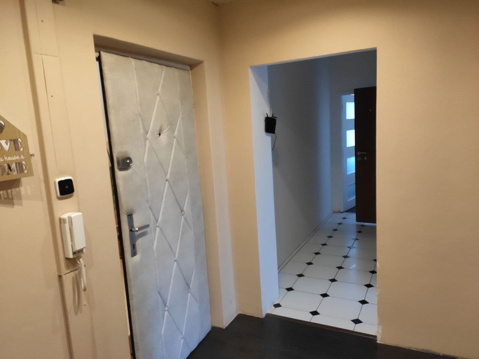 Predaj bytu 3-izbový 75 m², Konečná, Karlovy Vary, Karlovarský kraj Predaj bytu 3-izbový 75 m², Konečná, Karlovy Vary, Karlovarský kraj