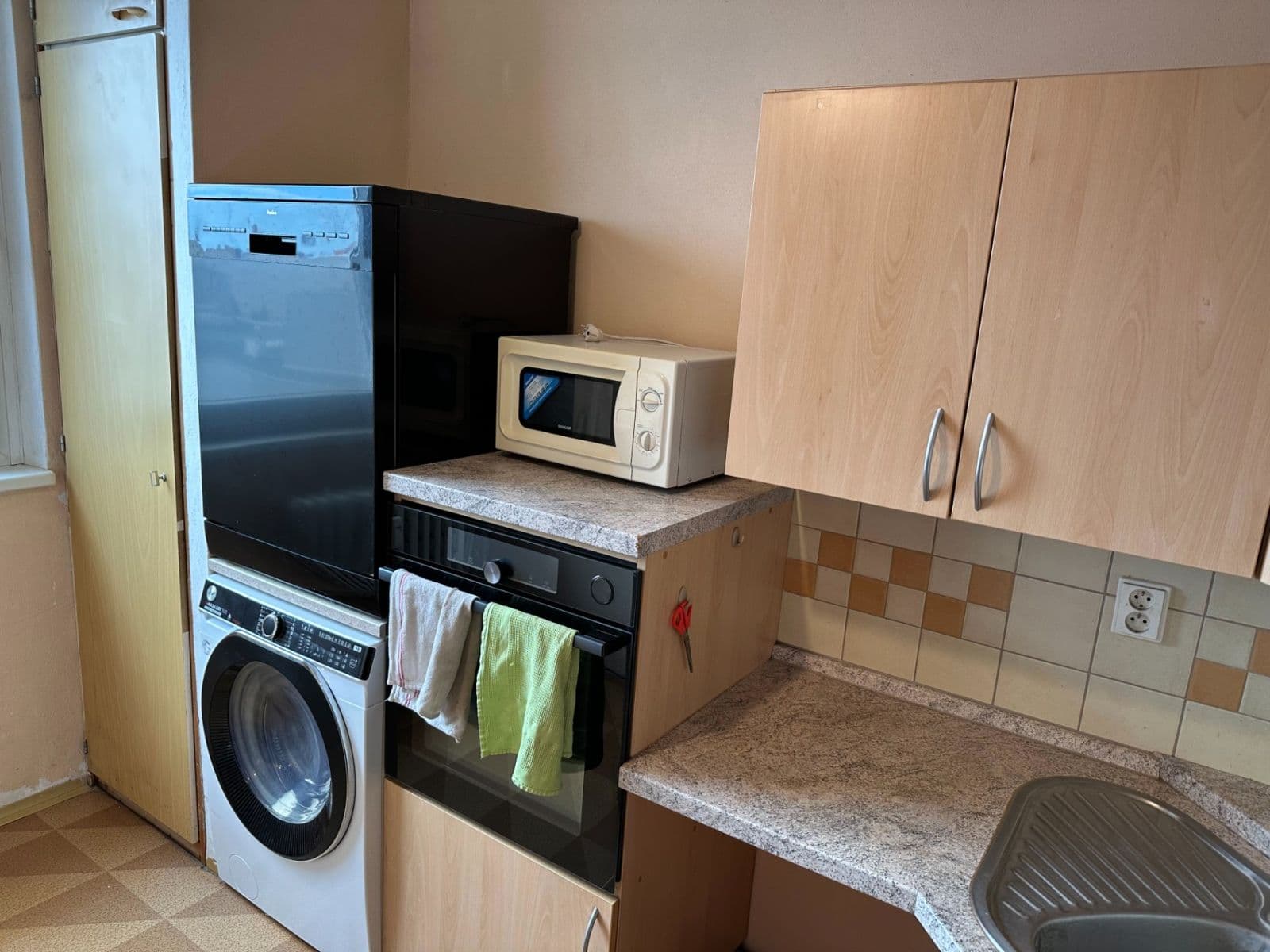 Prenájom bytu 2-izbový 43 m², Rožňavská, Olomouc, Olomoucký kraj Prenájom bytu 2-izbový 43 m², Rožňavská, Olomouc, Olomoucký kraj