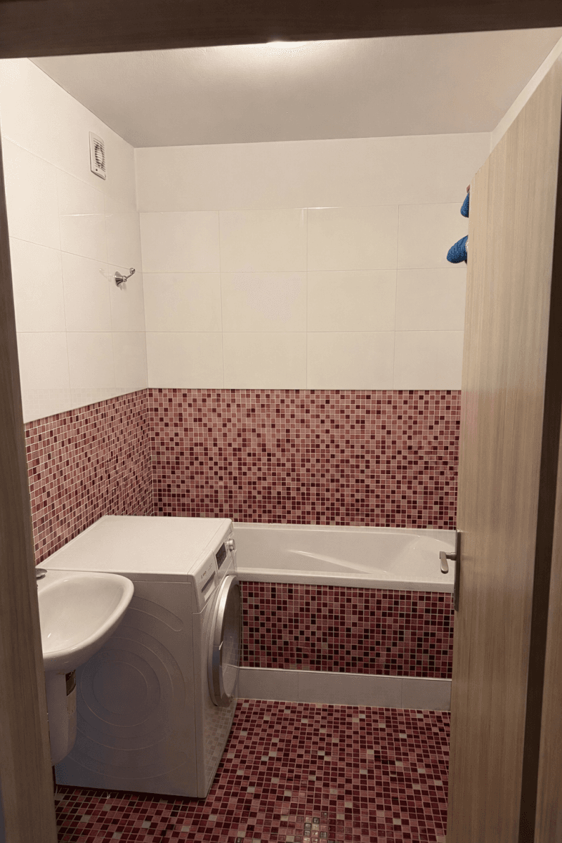 Prenájom bytu 3-izbový 77 m², Horská, Jenišov, Karlovarský kraj Prenájom bytu 3-izbový 77 m², Horská, Jenišov, Karlovarský kraj