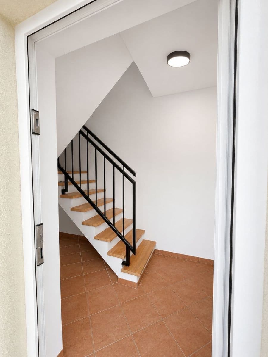 Prenájom bytu 3-izbový 77 m², Horská, Jenišov, Karlovarský kraj Prenájom bytu 3-izbový 77 m², Horská, Jenišov, Karlovarský kraj