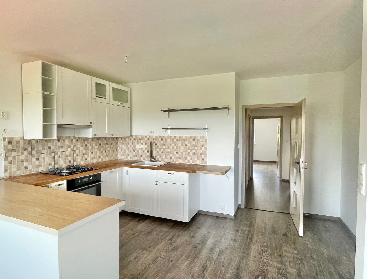 Prenájom bytu 3-izbový 77 m², Horská, Jenišov, Karlovarský kraj Prenájom bytu 3-izbový 77 m², Horská, Jenišov, Karlovarský kraj