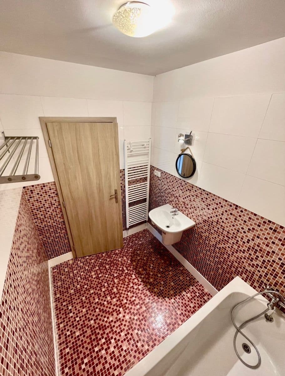 Prenájom bytu 3-izbový 77 m², Horská, Jenišov, Karlovarský kraj Prenájom bytu 3-izbový 77 m², Horská, Jenišov, Karlovarský kraj