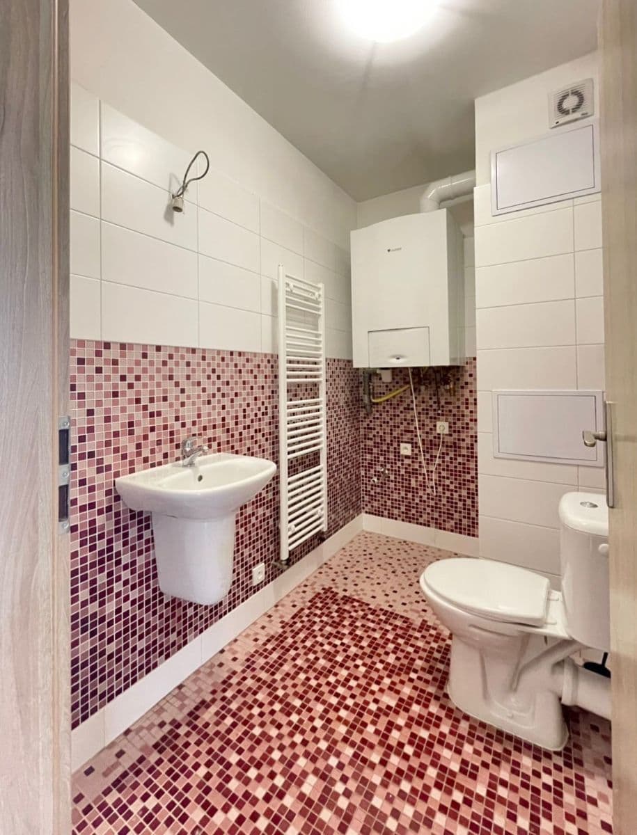 Prenájom bytu 3-izbový 77 m², Horská, Jenišov, Karlovarský kraj Prenájom bytu 3-izbový 77 m², Horská, Jenišov, Karlovarský kraj