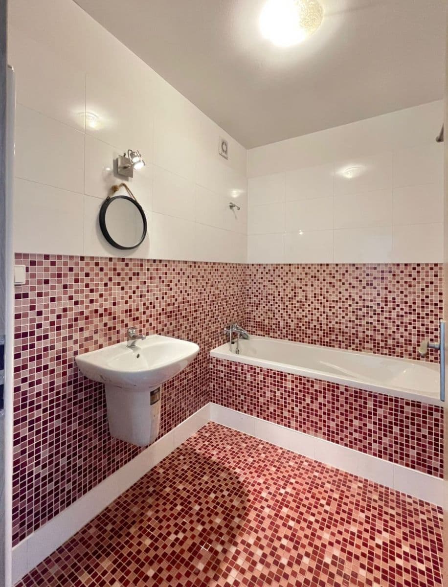 Prenájom bytu 3-izbový 77 m², Horská, Jenišov, Karlovarský kraj Prenájom bytu 3-izbový 77 m², Horská, Jenišov, Karlovarský kraj