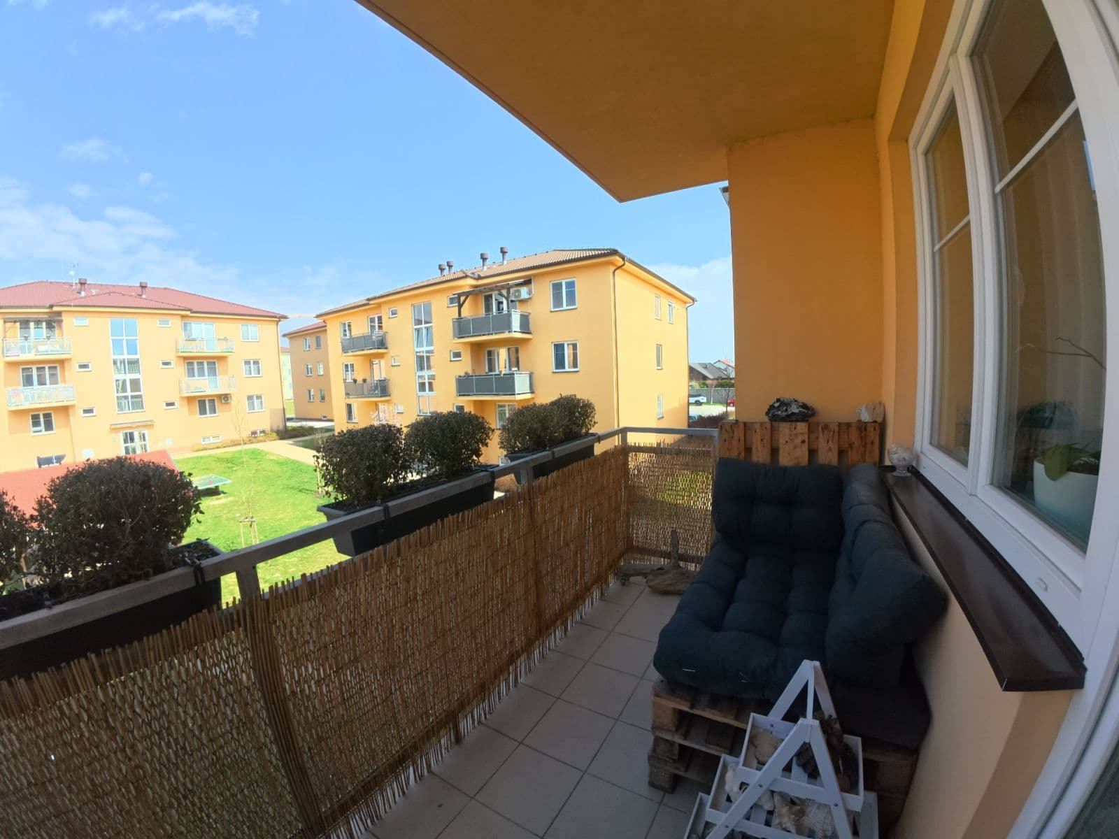 Predaj bytu 3-izbový 66 m², Oranžová, Chrášťany, Středočeský kraj Predaj bytu 3-izbový 66 m², Oranžová, Chrášťany, Středočeský kraj