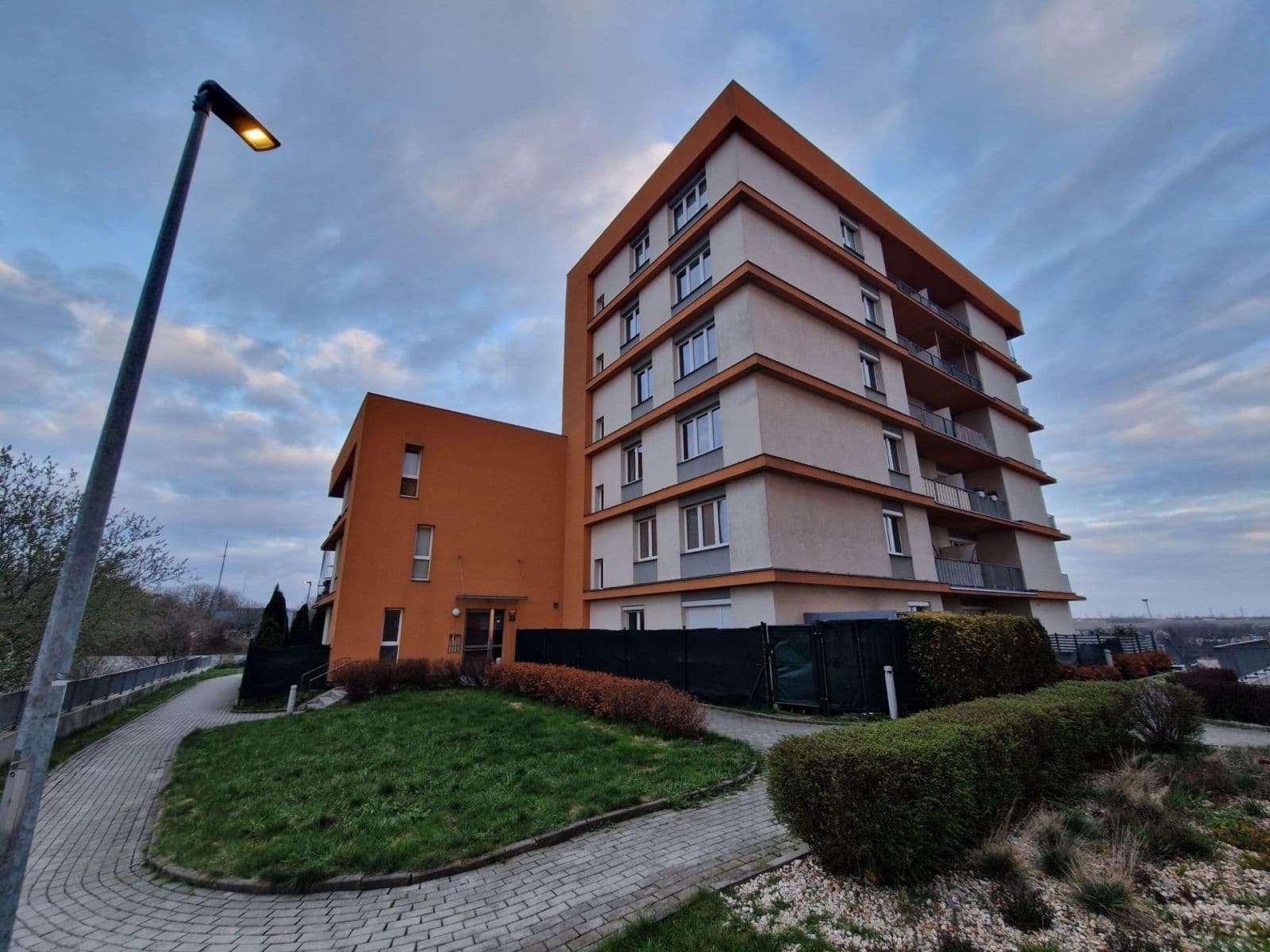 Predaj bytu 1-izbový 37 m², Na Výrovně, Praha, Praha Predaj bytu 1-izbový 37 m², Na Výrovně, Praha, Praha