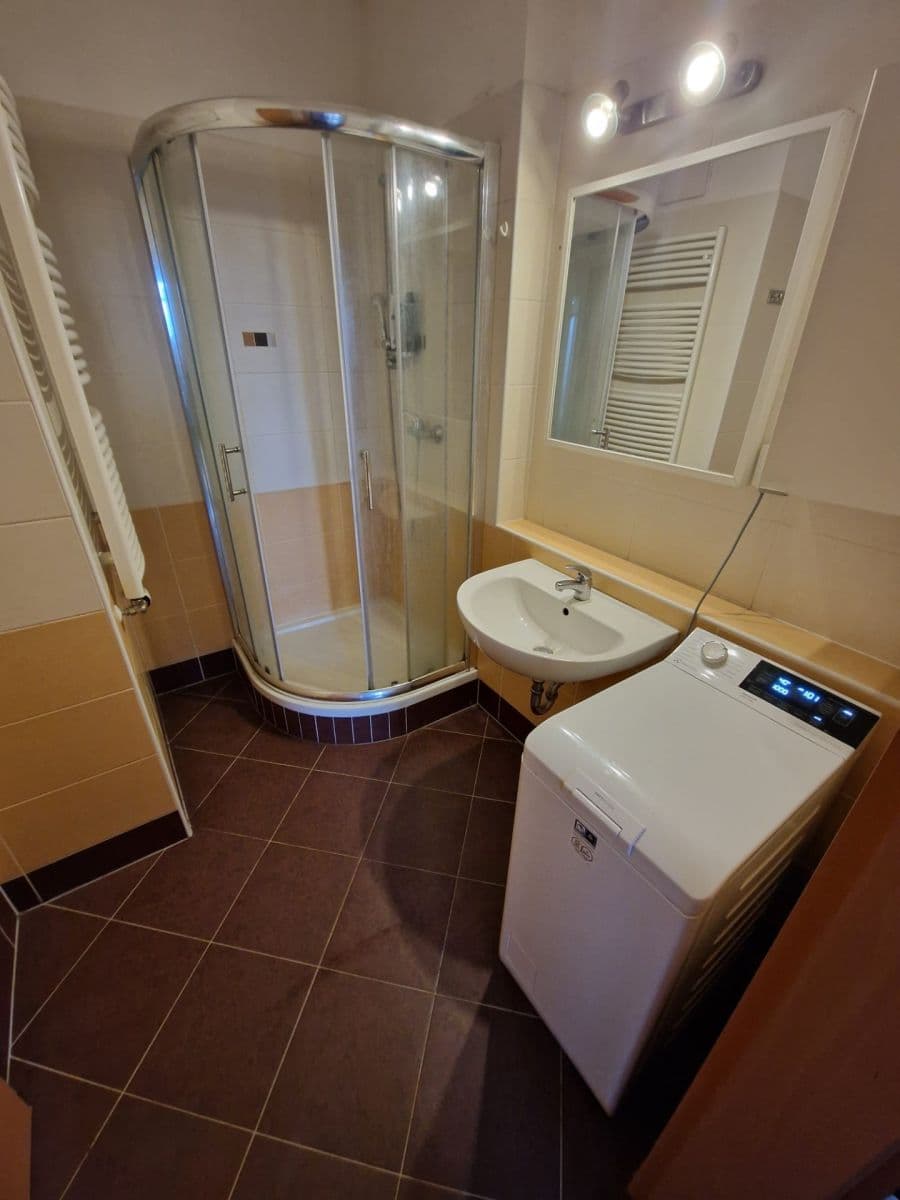 Predaj bytu 1-izbový 37 m², Na Výrovně, Praha, Praha Predaj bytu 1-izbový 37 m², Na Výrovně, Praha, Praha