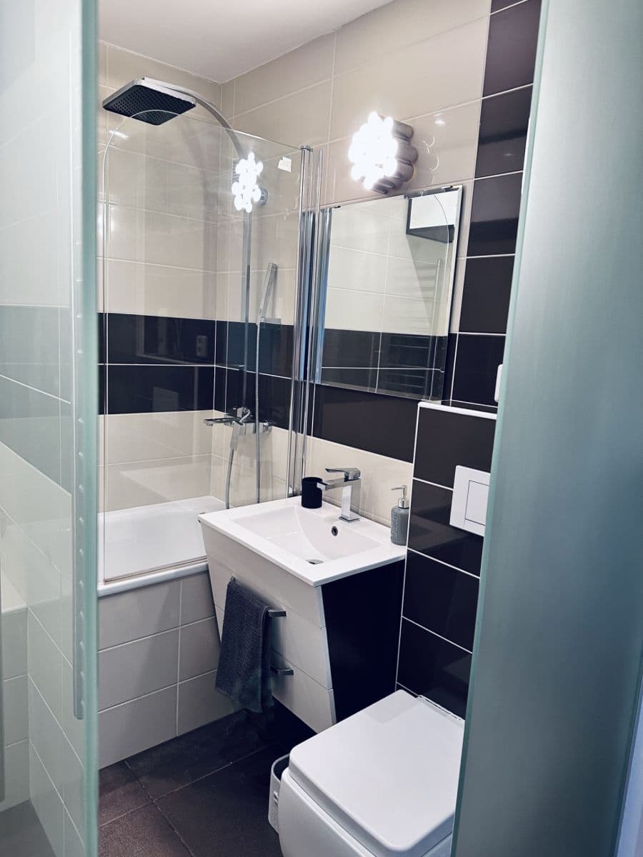 Prenájom bytu 3-izbový 105 m², Seydlerova, Praha, Praha Prenájom bytu 3-izbový 105 m², Seydlerova, Praha, Praha