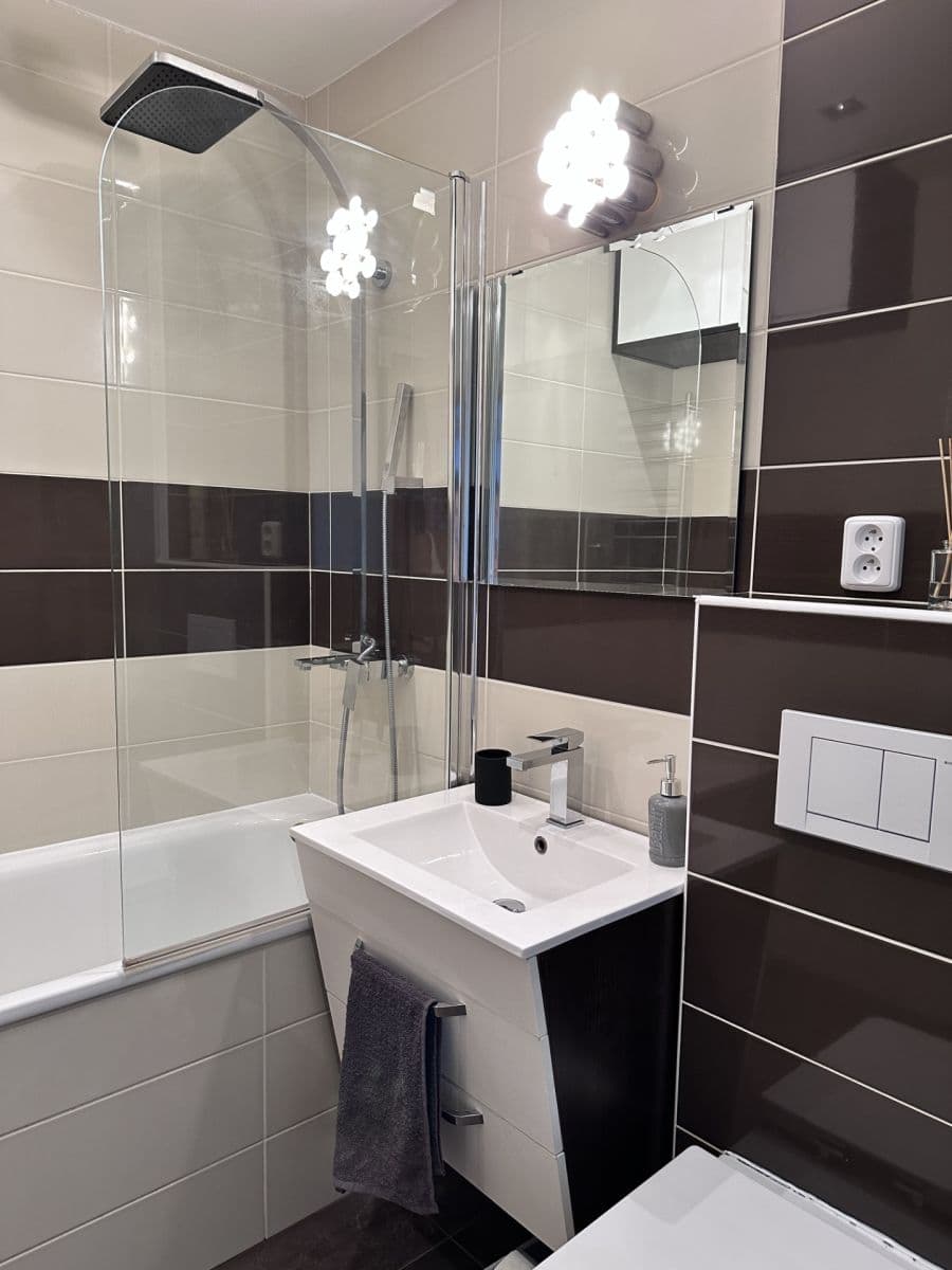 Prenájom bytu 3-izbový 105 m², Seydlerova, Praha, Praha Prenájom bytu 3-izbový 105 m², Seydlerova, Praha, Praha