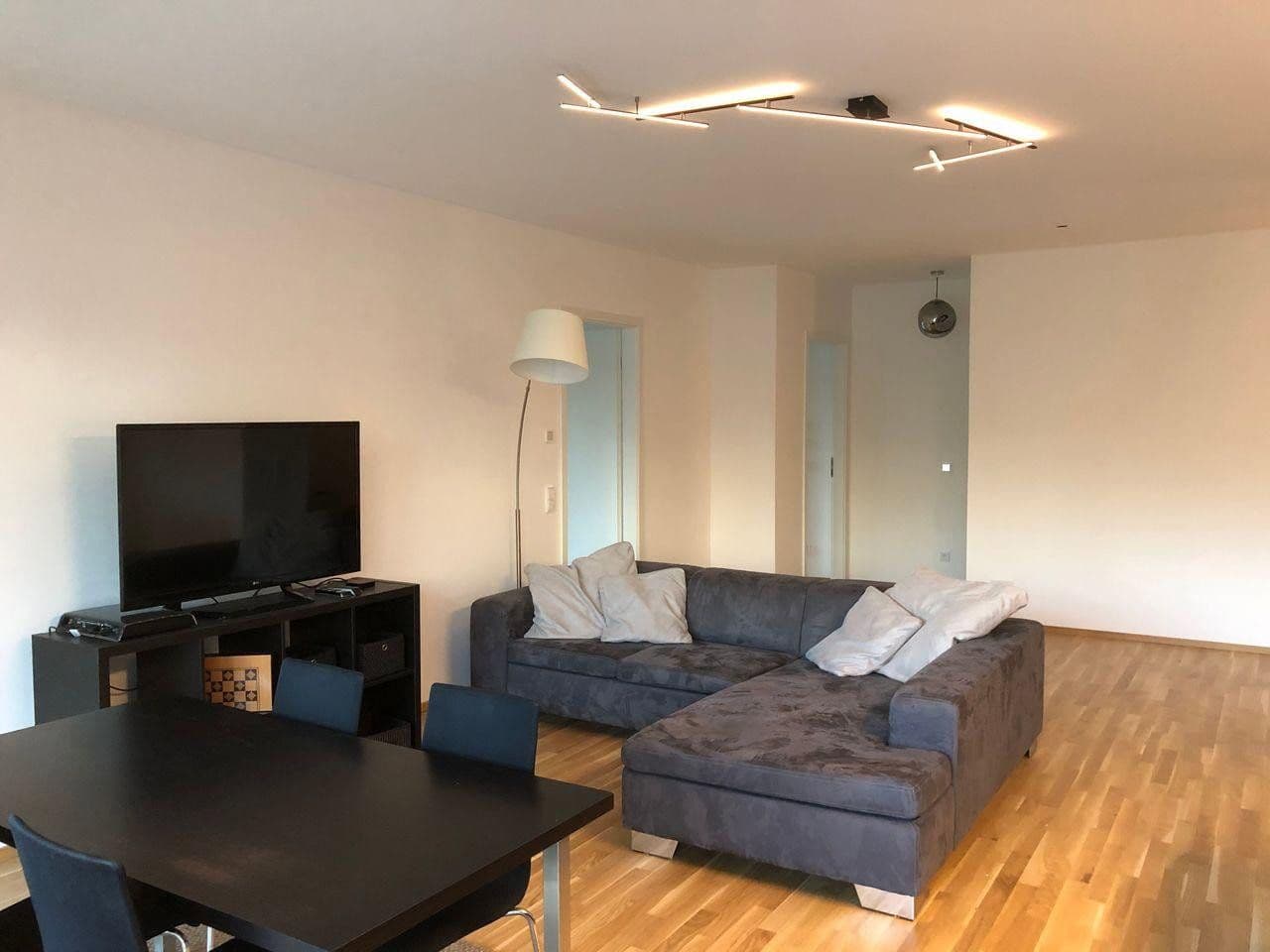 Prenájom bytu 4-izbový 102 m², Wilhelm-Leuschner-Straße 32, Frankfurt am Main, Hesensko Prenájom bytu 4-izbový 102 m², Wilhelm-Leuschner-Straße 32, Frankfurt am Main, Hesensko