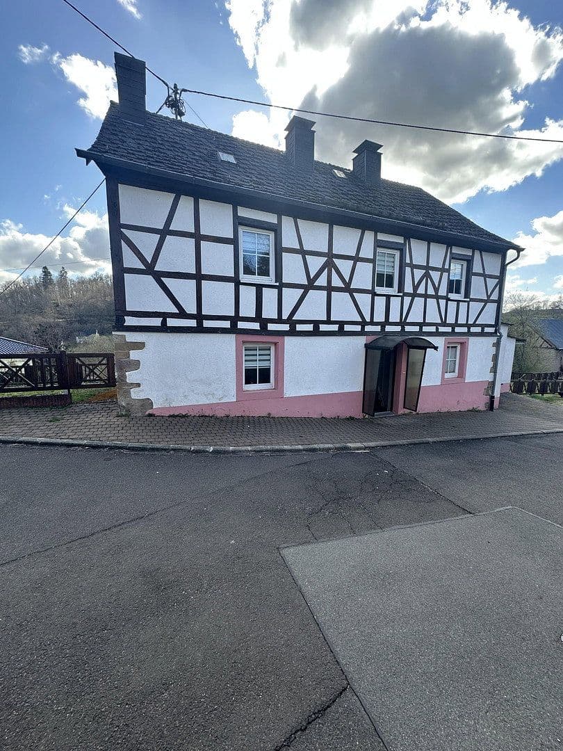 Prenájom domu 120 m², pozemek 2.000 m², Niederbrombach, Porýnie-Falcko Prenájom domu 120 m², pozemek 2.000 m², Niederbrombach, Porýnie-Falcko