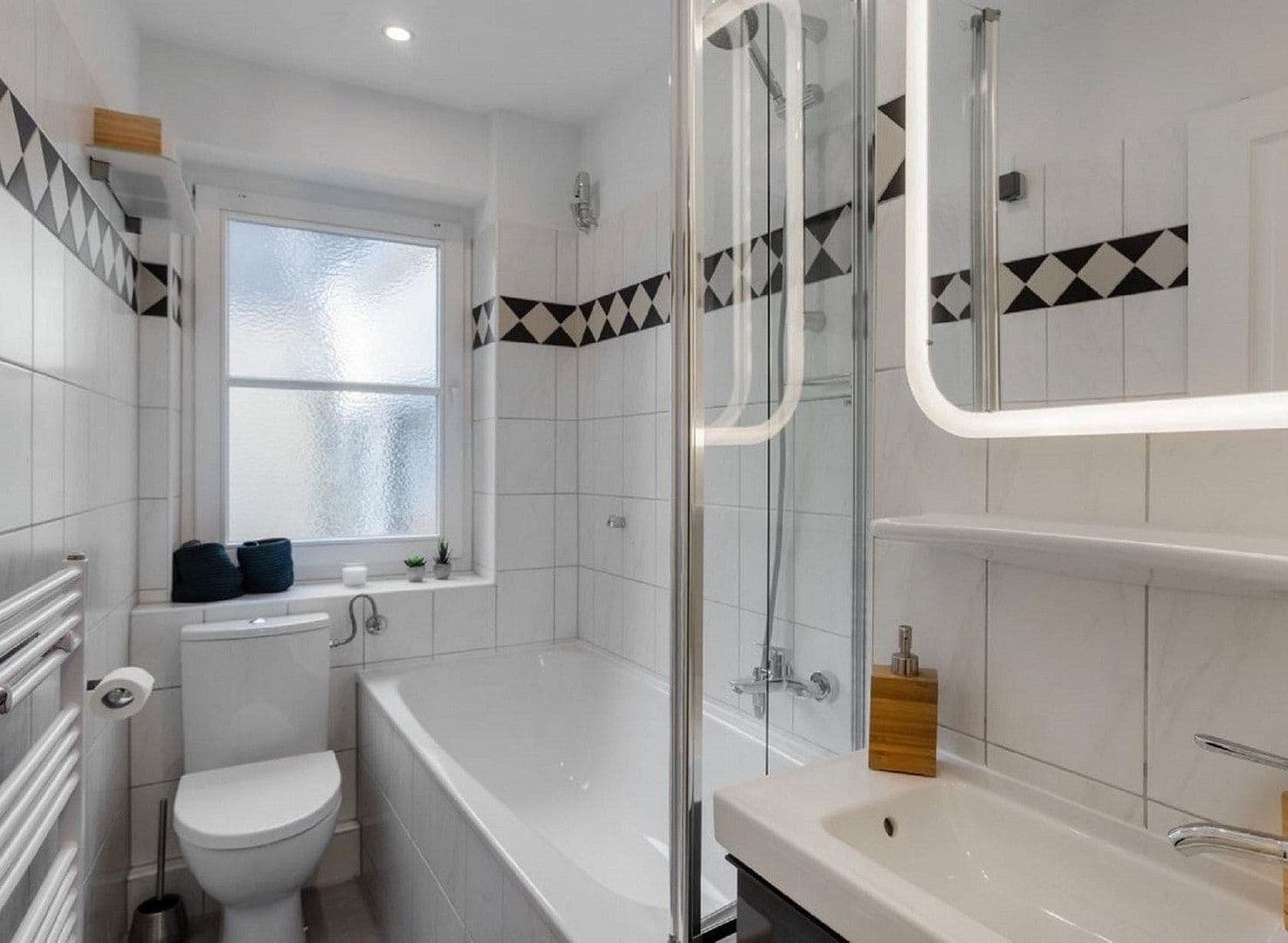 Prenájom bytu 2-izbový 55 m², Lintgasse 18a, Köln, Severné Porýnie - Westfálsko Prenájom bytu 2-izbový 55 m², Lintgasse 18a, Köln, Severné Porýnie - Westfálsko