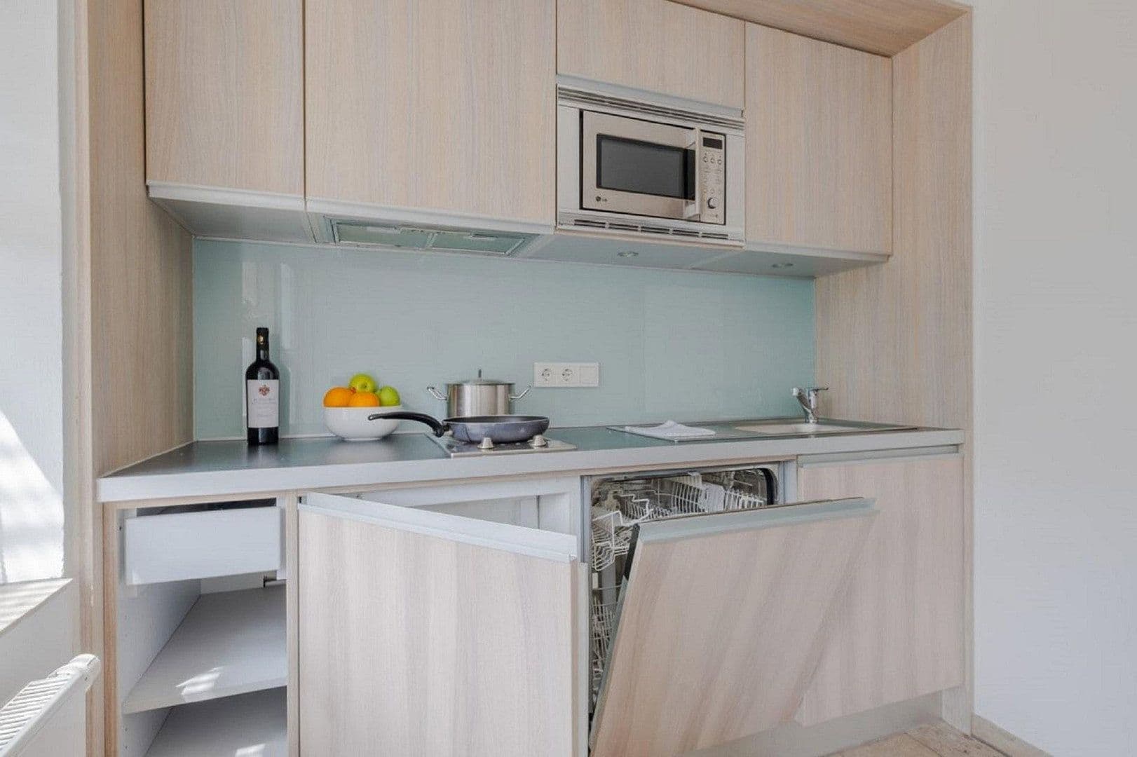 Prenájom bytu 2-izbový 51 m², Stephanienstraße 23, Düsseldorf, Severné Porýnie - Westfálsko Prenájom bytu 2-izbový 51 m², Stephanienstraße 23, Düsseldorf, Severné Porýnie - Westfálsko