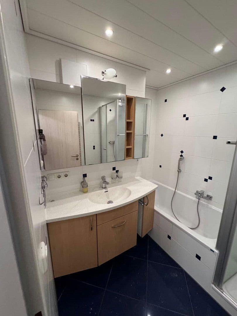 Prenájom bytu 1-izbový 23 m², Augsburger Str 91/5, Augsburg, Bavorsko Prenájom bytu 1-izbový 23 m², Augsburger Str 91/5, Augsburg, Bavorsko