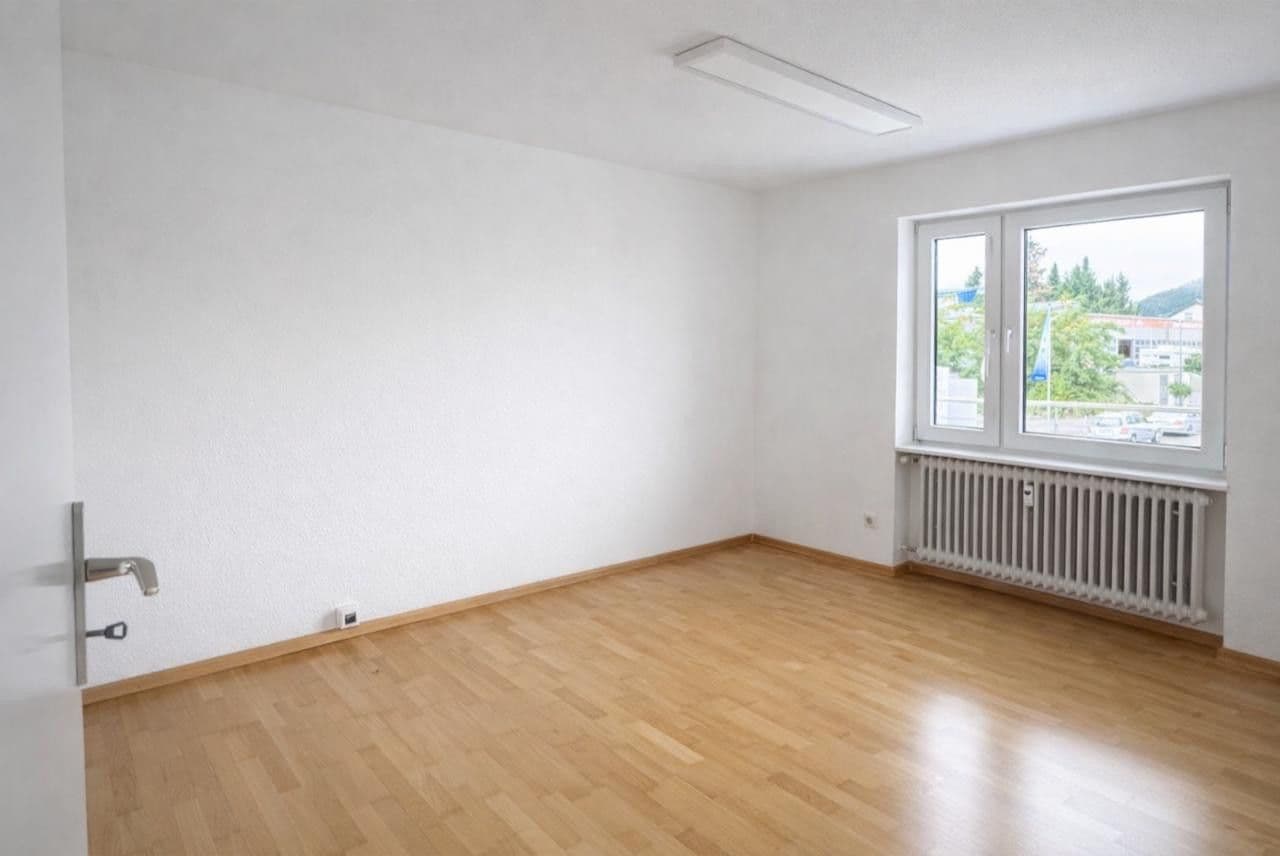 Prenájom kancelárie 105 m², Waldshut-Tiengen, Bádensko-Wurttembersko Prenájom kancelárie 105 m², Waldshut-Tiengen, Bádensko-Wurttembersko