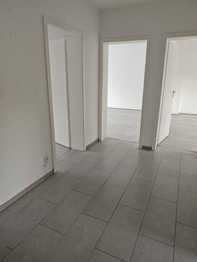 Prenájom bytu 3-izbový 73 m², Schlenhofstr. 15, Essen, Severné Porýnie - Westfálsko Prenájom bytu 3-izbový 73 m², Schlenhofstr. 15, Essen, Severné Porýnie - Westfálsko