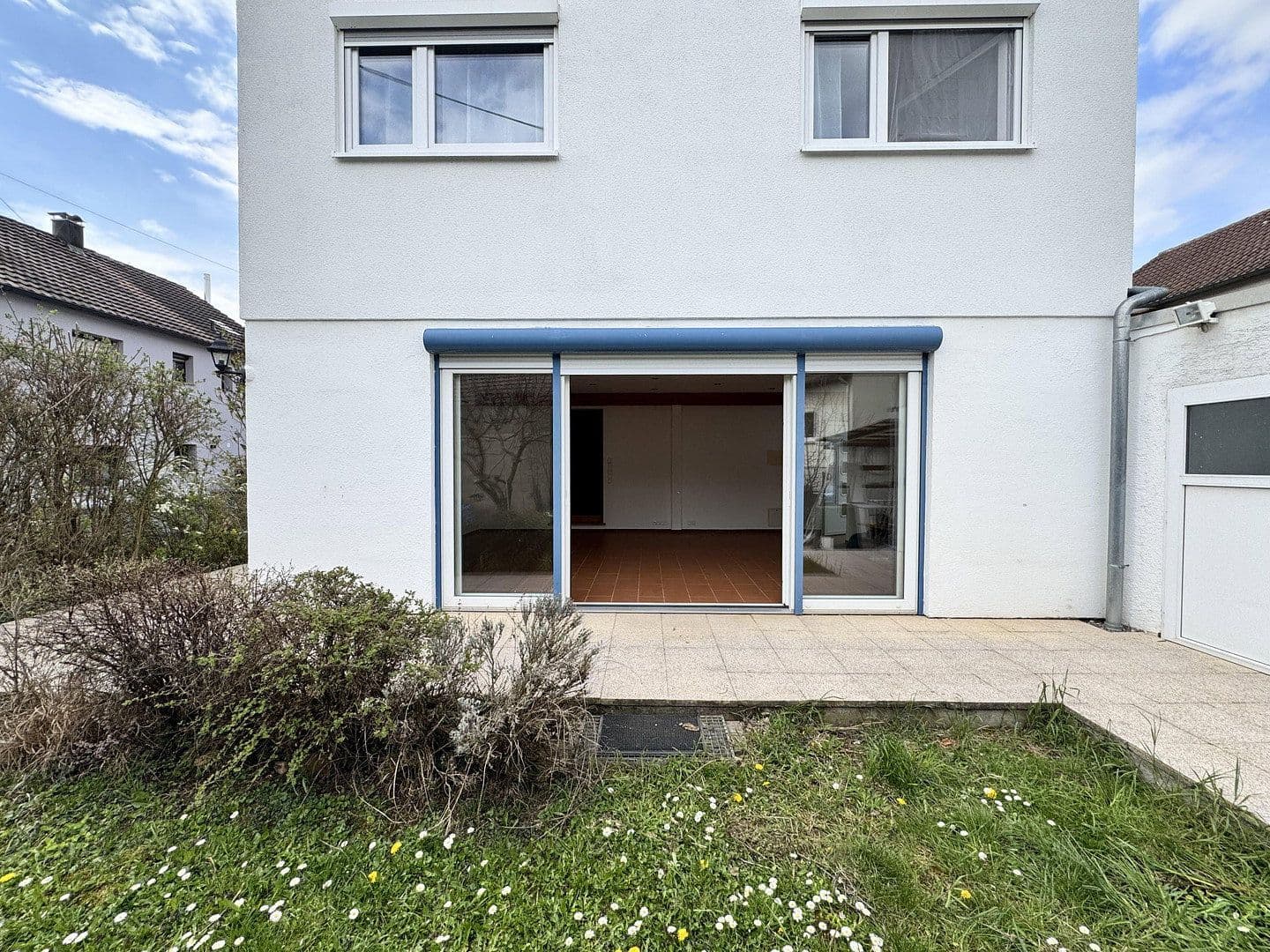 Prenájom bytu 4-izbový 95 m², Hessigheim, Bádensko-Wurttembersko Prenájom bytu 4-izbový 95 m², Hessigheim, Bádensko-Wurttembersko