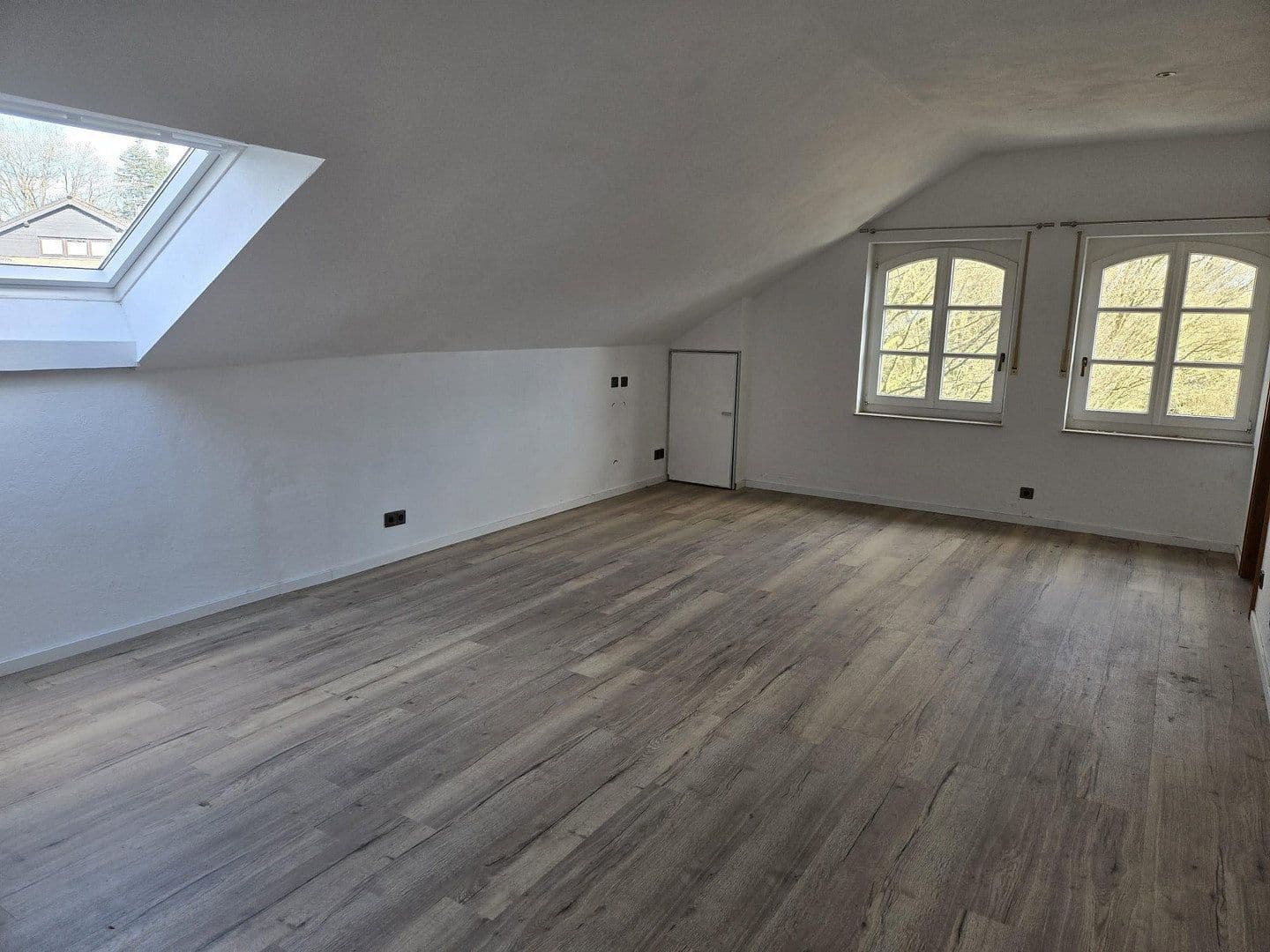 Predaj domu 378 m², pozemek 2.174 m², Nettetal, Severné Porýnie - Westfálsko Predaj domu 378 m², pozemek 2.174 m², Nettetal, Severné Porýnie - Westfálsko