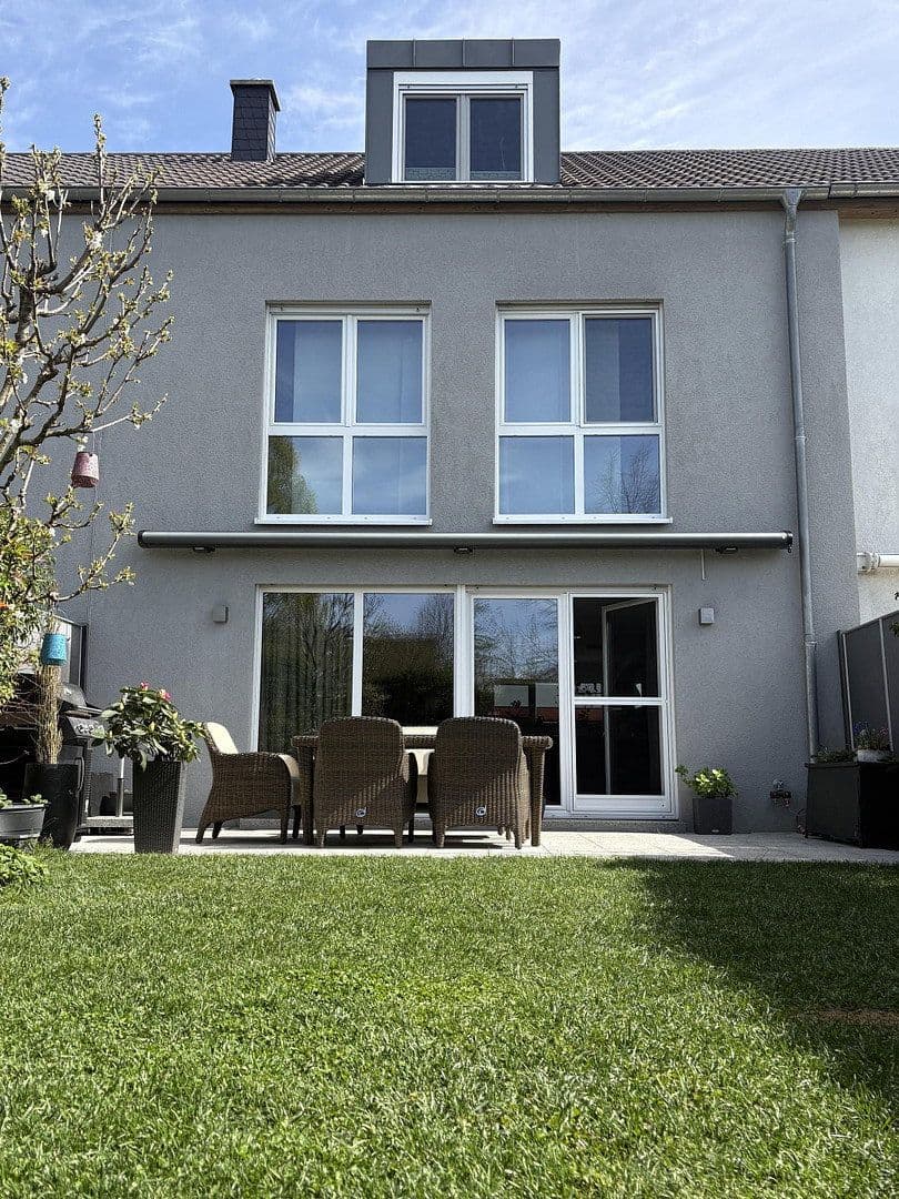 Predaj domu 172 m², pozemek 225 m², Plankstadt, Bádensko-Wurttembersko Predaj domu 172 m², pozemek 225 m², Plankstadt, Bádensko-Wurttembersko