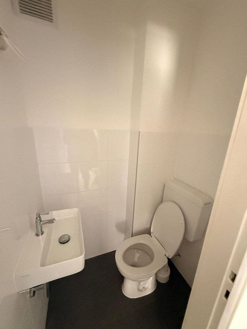 Prenájom bytu 1-izbový 37 m², Heinrichstr. 105, Düsseldorf, Severné Porýnie - Westfálsko Prenájom bytu 1-izbový 37 m², Heinrichstr. 105, Düsseldorf, Severné Porýnie - Westfálsko