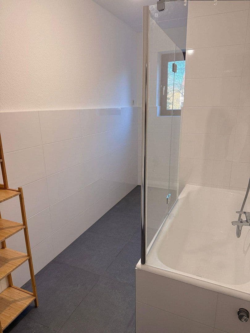 Prenájom bytu 1-izbový 37 m², Heinrichstr. 105, Düsseldorf, Severné Porýnie - Westfálsko Prenájom bytu 1-izbový 37 m², Heinrichstr. 105, Düsseldorf, Severné Porýnie - Westfálsko