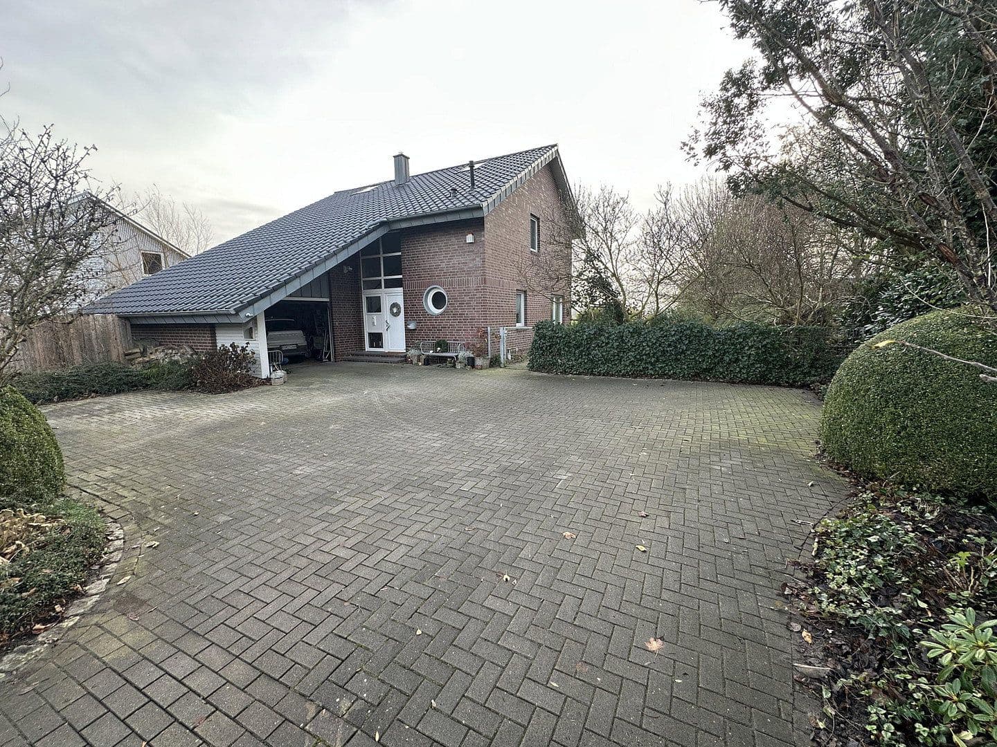 Predaj domu 317 m², pozemek 1.136 m², Bahnhofstraße 55a, Oberndorf, Dolné Sasko Predaj domu 317 m², pozemek 1.136 m², Bahnhofstraße 55a, Oberndorf, Dolné Sasko