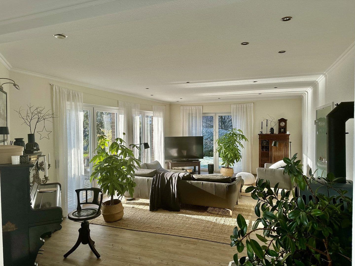 Predaj domu 317 m², pozemek 1.136 m², Bahnhofstraße 55a, Oberndorf, Dolné Sasko Predaj domu 317 m², pozemek 1.136 m², Bahnhofstraße 55a, Oberndorf, Dolné Sasko