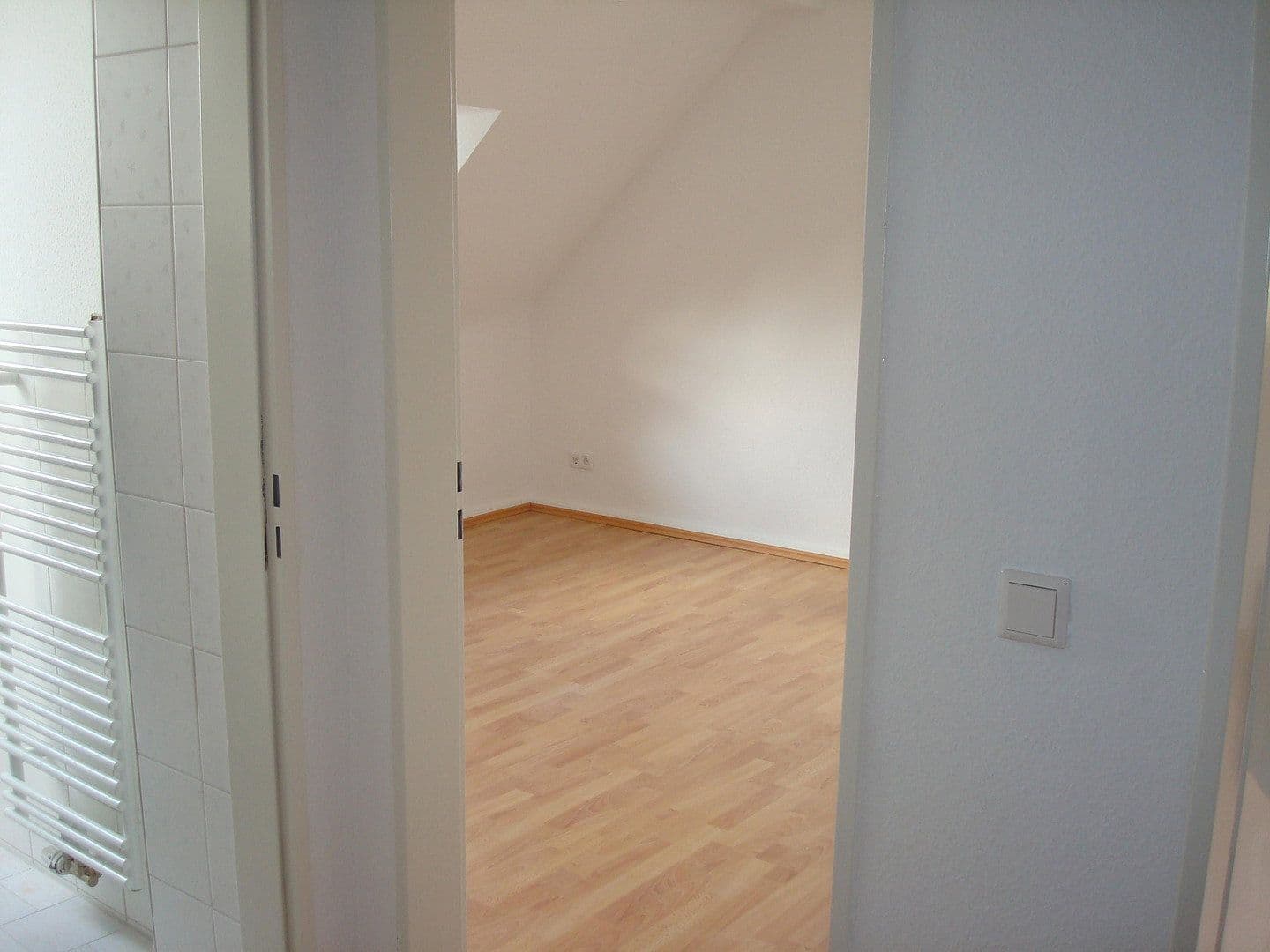 Prenájom bytu 3-izbový 60 m², Ulanenstr. 22, Düsseldorf, Severné Porýnie - Westfálsko Prenájom bytu 3-izbový 60 m², Ulanenstr. 22, Düsseldorf, Severné Porýnie - Westfálsko