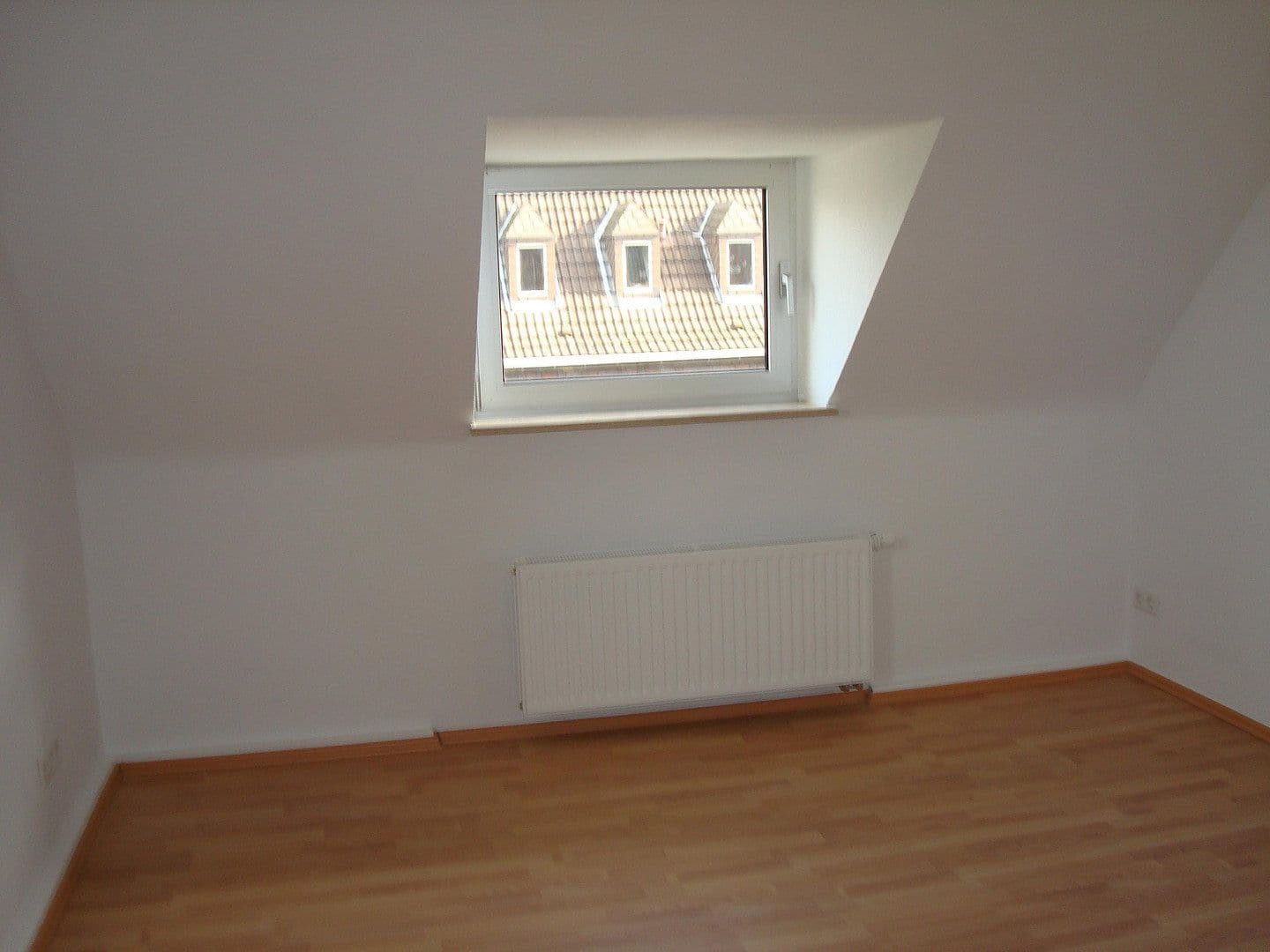 Prenájom bytu 3-izbový 60 m², Ulanenstr. 22, Düsseldorf, Severné Porýnie - Westfálsko Prenájom bytu 3-izbový 60 m², Ulanenstr. 22, Düsseldorf, Severné Porýnie - Westfálsko