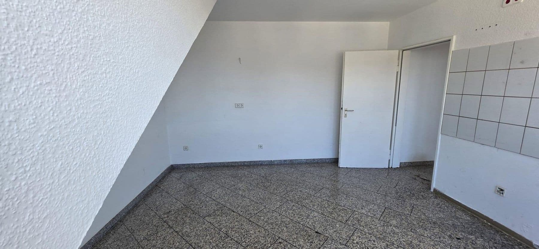 Prenájom bytu 2-izbový 80 m², Wuppertal, Severné Porýnie - Westfálsko Prenájom bytu 2-izbový 80 m², Wuppertal, Severné Porýnie - Westfálsko