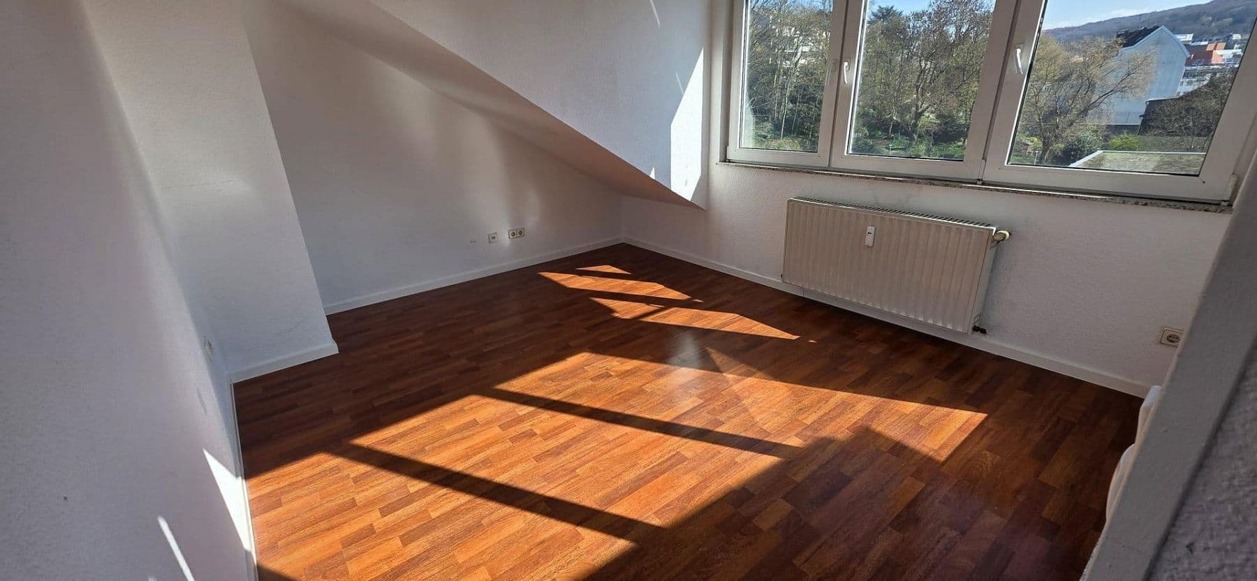 Prenájom bytu 2-izbový 80 m², Wuppertal, Severné Porýnie - Westfálsko Prenájom bytu 2-izbový 80 m², Wuppertal, Severné Porýnie - Westfálsko