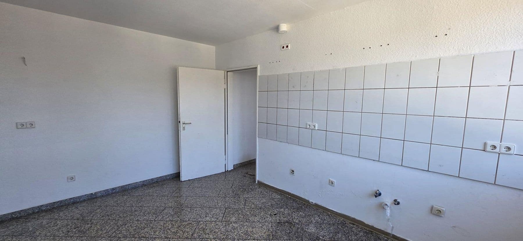 Prenájom bytu 2-izbový 80 m², Wuppertal, Severné Porýnie - Westfálsko Prenájom bytu 2-izbový 80 m², Wuppertal, Severné Porýnie - Westfálsko