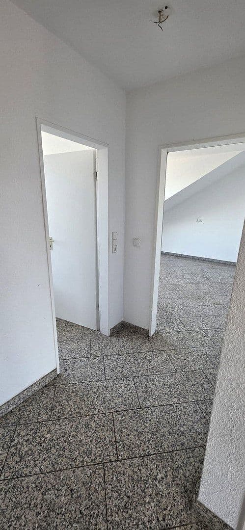 Prenájom bytu 2-izbový 80 m², Wuppertal, Severné Porýnie - Westfálsko Prenájom bytu 2-izbový 80 m², Wuppertal, Severné Porýnie - Westfálsko