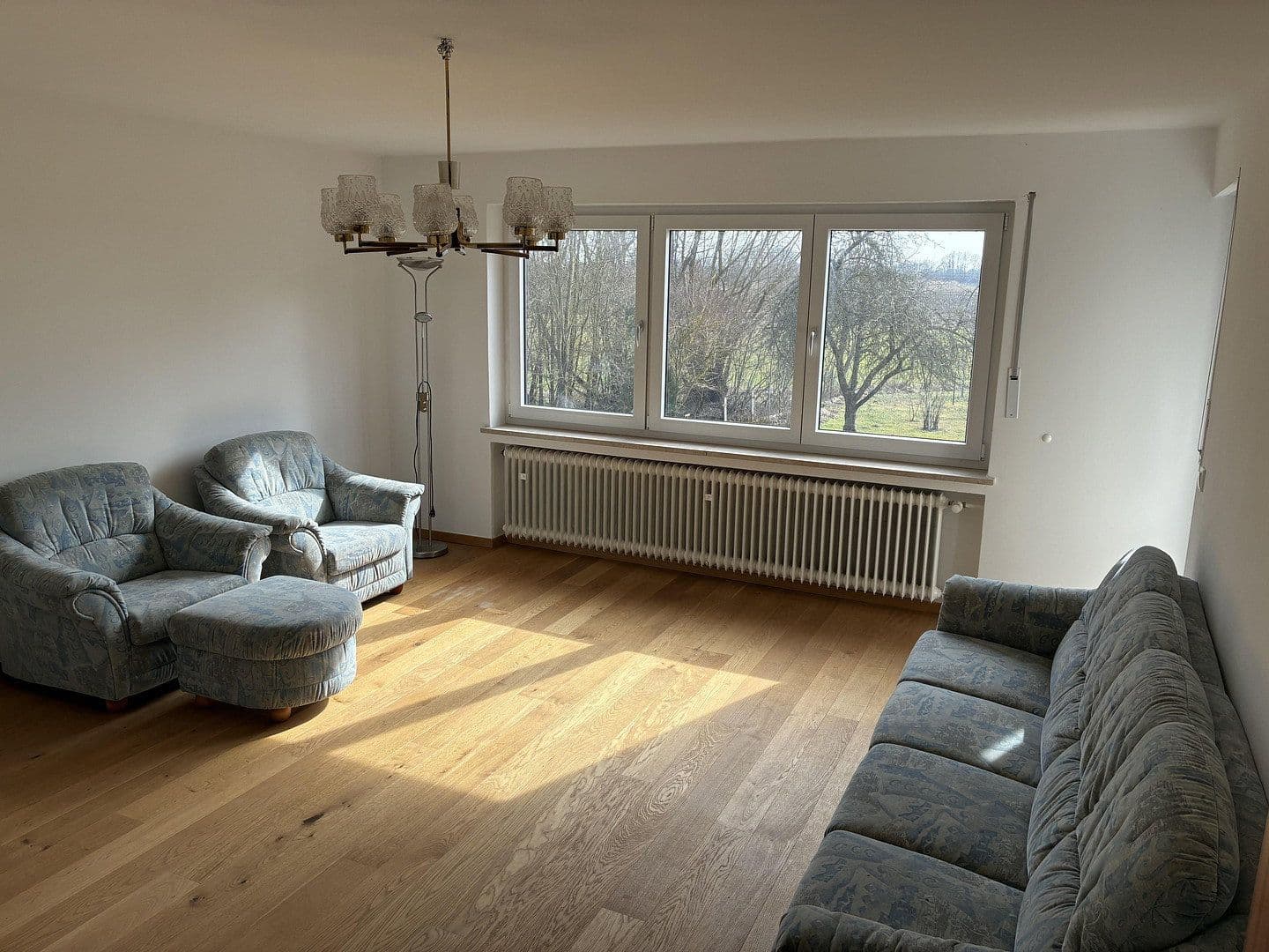 Prenájom domu 150 m², pozemek 1.013 m², Parkstetten, Bavorsko Prenájom domu 150 m², pozemek 1.013 m², Parkstetten, Bavorsko