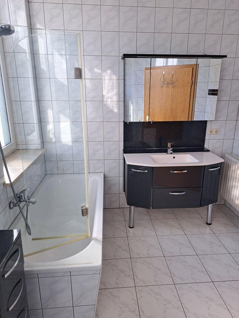 Predaj bytu 3-izbový 76 m², Roßbacher Str. 11, Bad Elster, Sasko Predaj bytu 3-izbový 76 m², Roßbacher Str. 11, Bad Elster, Sasko