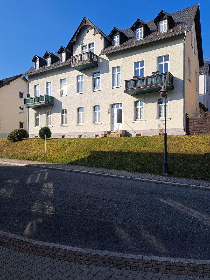 Predaj bytu 3-izbový 76 m², Roßbacher Str. 11, Bad Elster, Sasko Predaj bytu 3-izbový 76 m², Roßbacher Str. 11, Bad Elster, Sasko