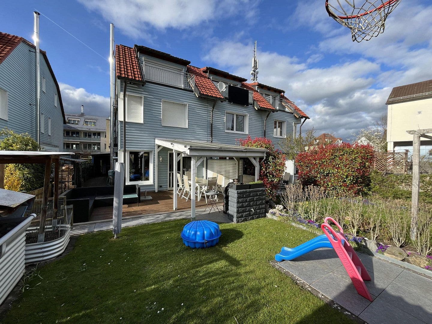 Predaj domu 120 m², pozemek 200 m², Kirchzarten, Bádensko-Wurttembersko Predaj domu 120 m², pozemek 200 m², Kirchzarten, Bádensko-Wurttembersko