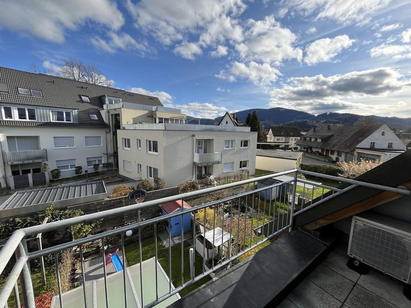 Predaj domu 120 m², pozemek 200 m², Kirchzarten, Bádensko-Wurttembersko Predaj domu 120 m², pozemek 200 m², Kirchzarten, Bádensko-Wurttembersko