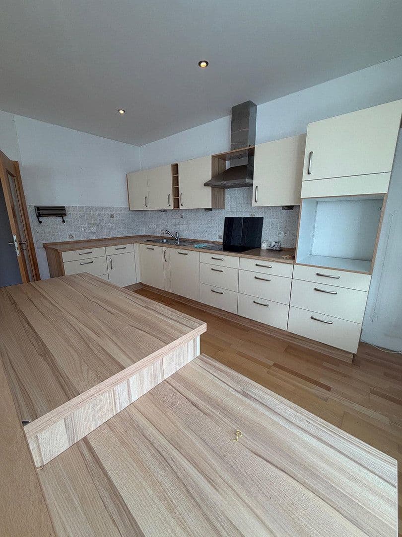 Prenájom bytu 3-izbový 95 m², Hambacherstr 21, Neustadt, Porýnie-Falcko Prenájom bytu 3-izbový 95 m², Hambacherstr 21, Neustadt, Porýnie-Falcko