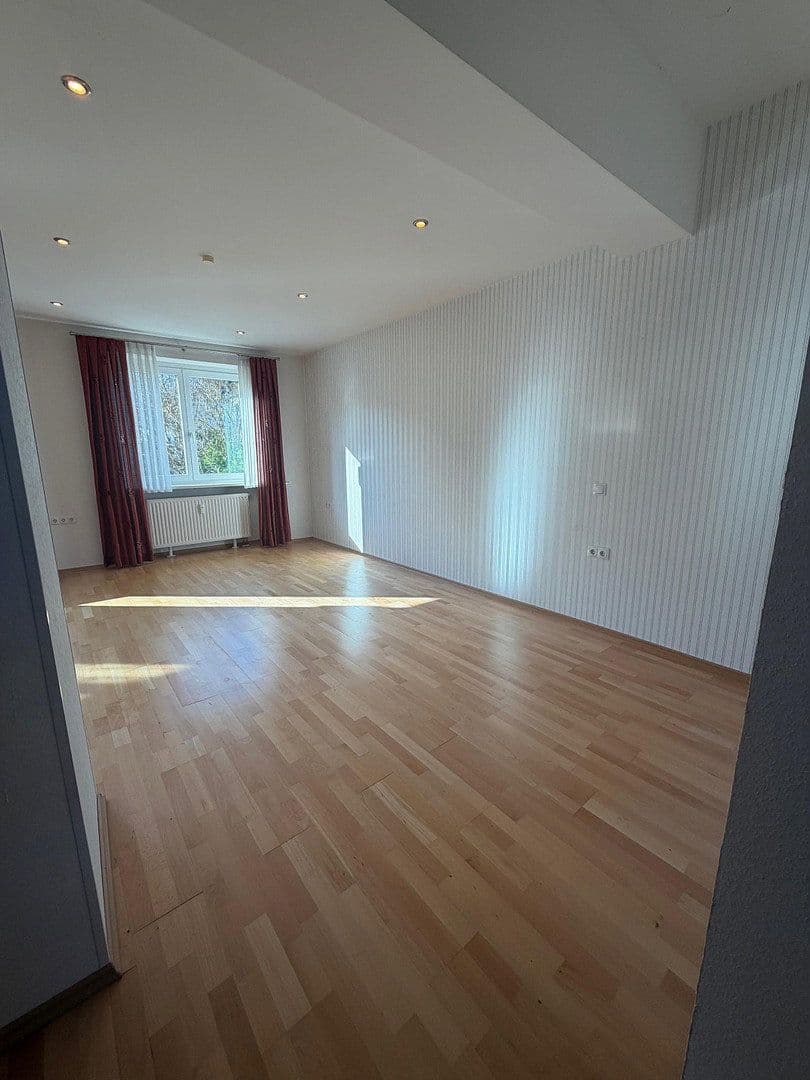Prenájom bytu 3-izbový 95 m², Hambacherstr 21, Neustadt, Porýnie-Falcko Prenájom bytu 3-izbový 95 m², Hambacherstr 21, Neustadt, Porýnie-Falcko