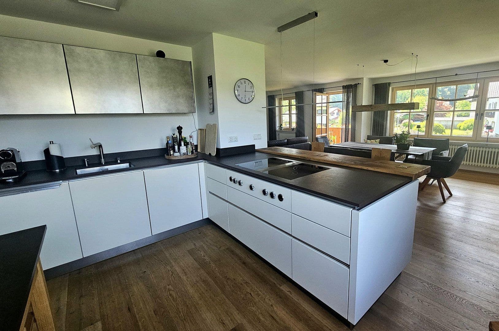 Predaj domu 209 m², pozemek 1.117 m², Frühlingstraße 8, Teisendorf, Bavorsko Predaj domu 209 m², pozemek 1.117 m², Frühlingstraße 8, Teisendorf, Bavorsko